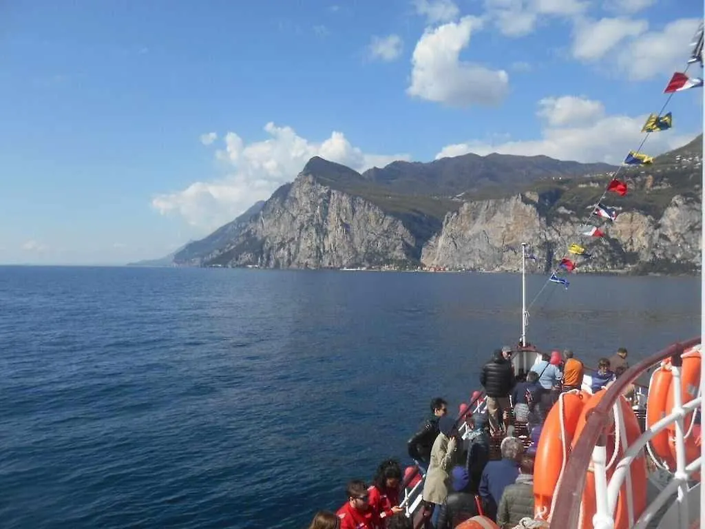 Appartamento Casa Carlacon Giardino Vicino Al Centro E Lago Garda