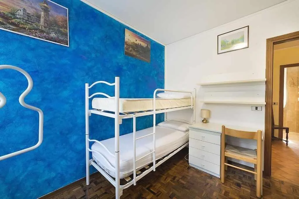 Apartment Casa Carlacon Giardino Vicino Al Centro E Lago Garda  Italy