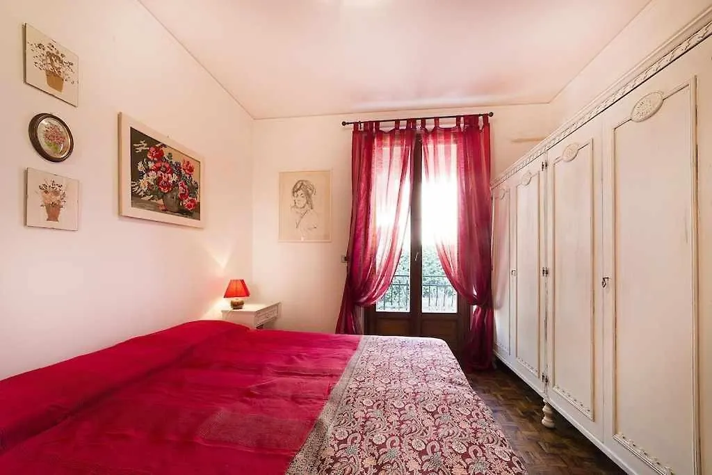 Apartment Casa Carlacon Giardino Vicino Al Centro E Lago Garda  Italy