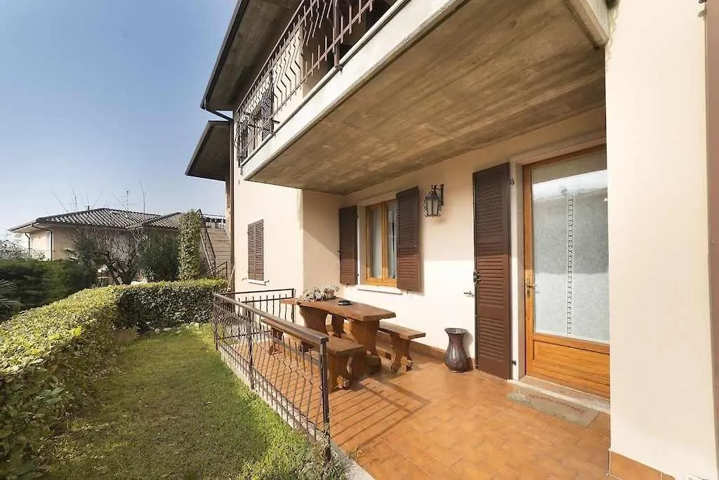 Casa Carlacon Giardino Vicino Al Centro E Lago Garda  Italy
